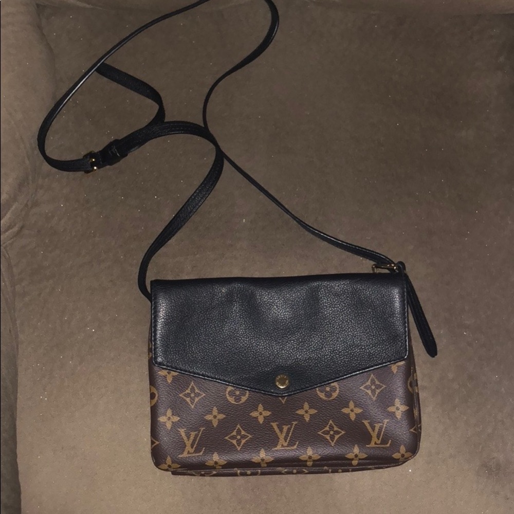 Louis Vuitton crossbody - Picture 2 of 8